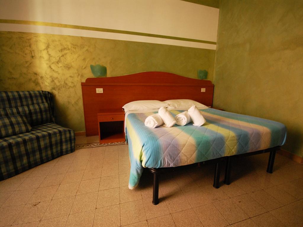 Romadelante Hotel Luaran gambar