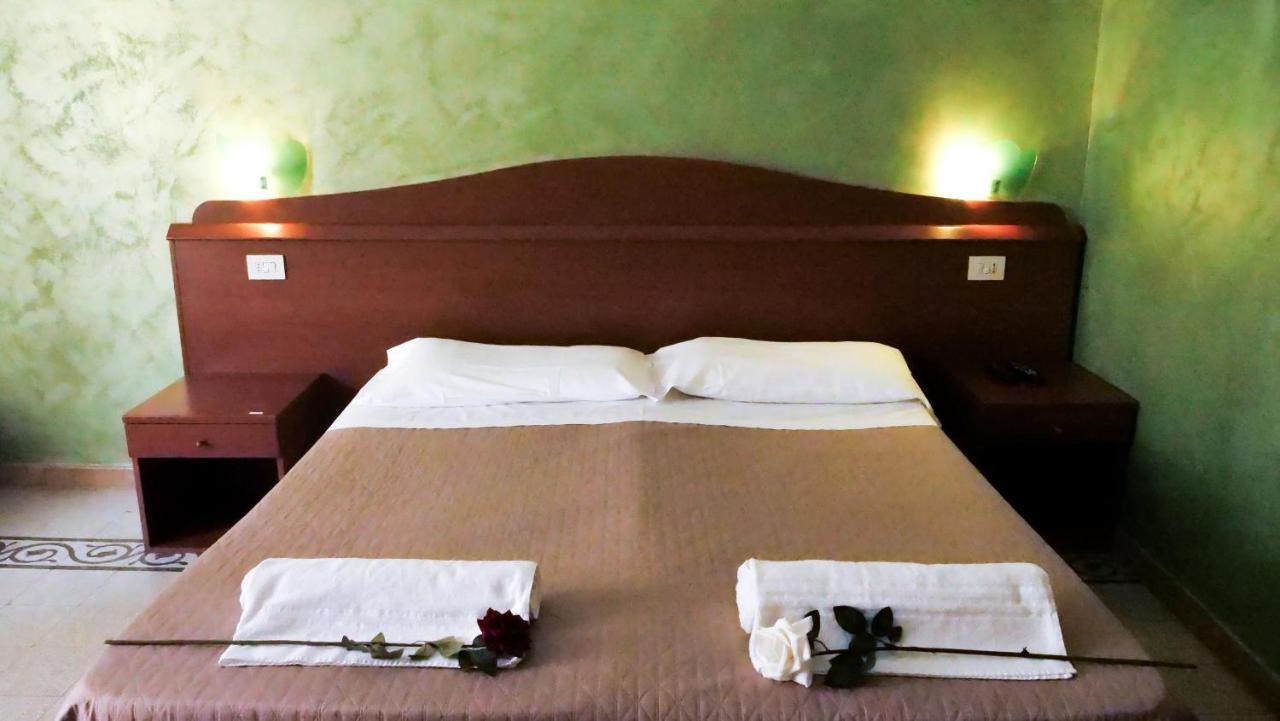 Romadelante Hotel Luaran gambar